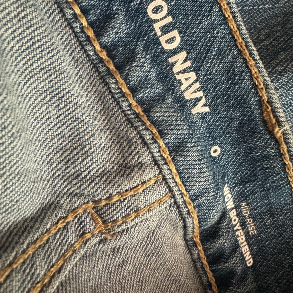 OLD NAVY Mid-Rise Boyfriend Jeans, size 0, like new! - Picture 3 of 5